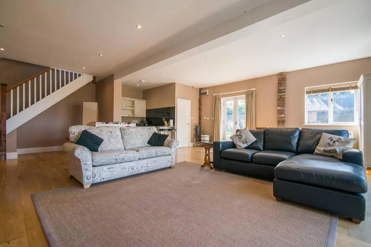Picturesque Chester Abode With Free Wifi Villa Holiday home