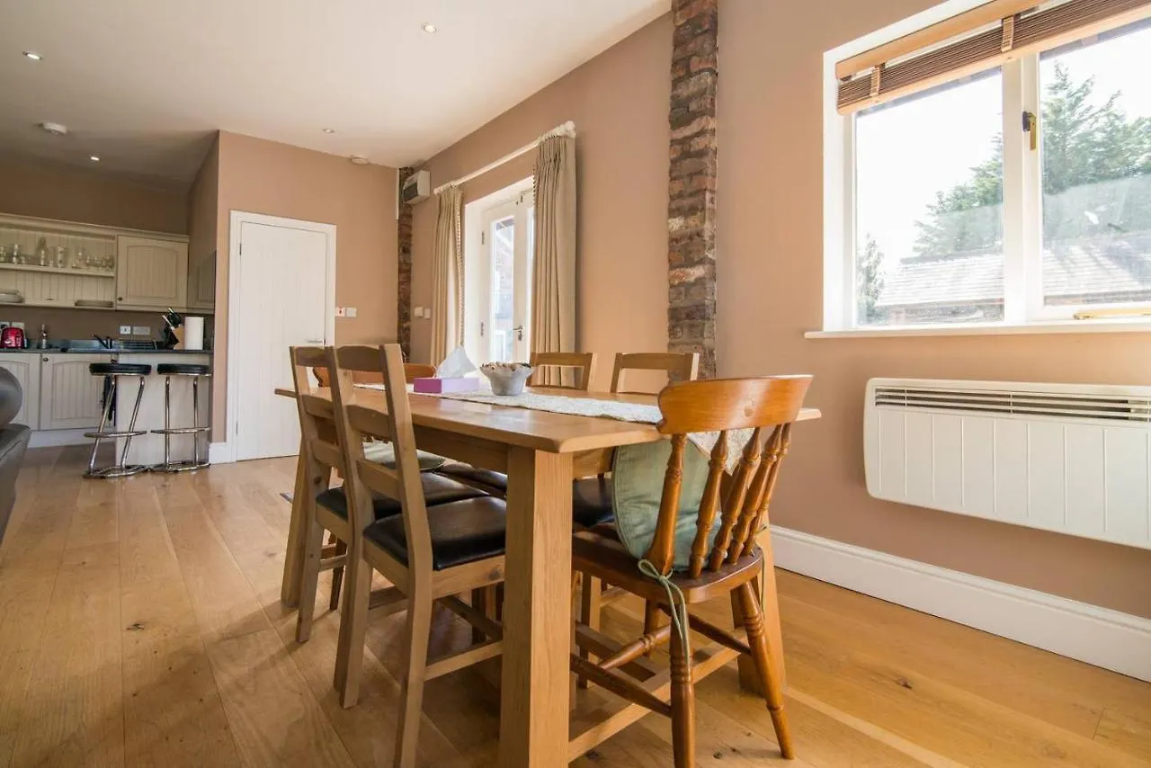 Picturesque Chester Abode With Free Wifi Villa 0*,