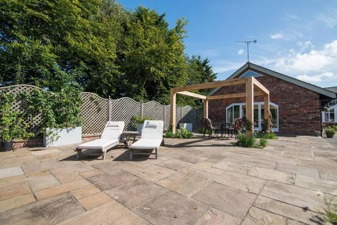 Picturesque Chester Abode With Free Wifi Villa 0*,